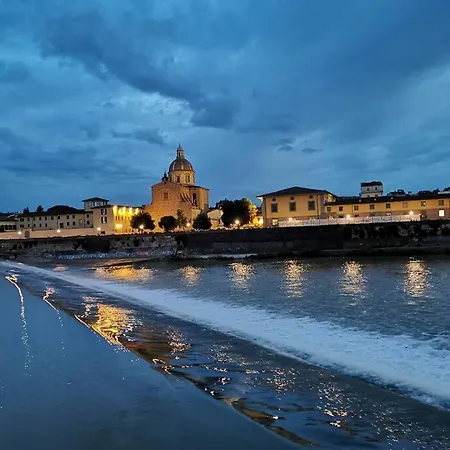 New On Lungarno Soderini Near Ponte Vecchio * フィレンツェ